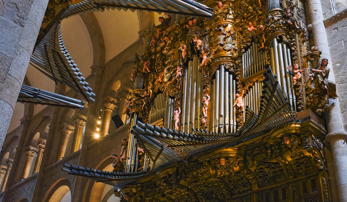 How Church Pews and Floor Plans Affect Congregational Singing